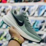 Nike Revolution 8 Mint