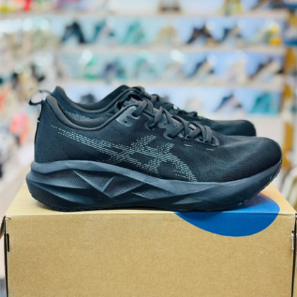 Asics Novablast Triple Black