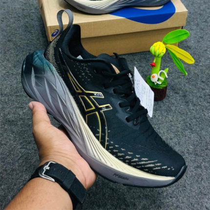 Asics Novablast Sonic