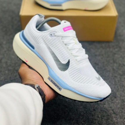 Nike Invansible Run 4 Triple White
